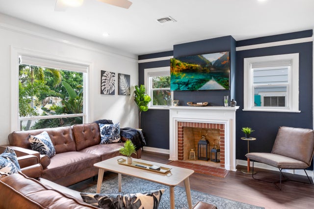 4 of 26 - 1021 N Palmway, Lake Worth Beach, FL