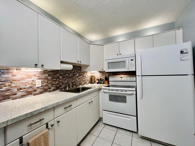 2 of 14 - 135 Dorchester F, West Palm Beach, FL