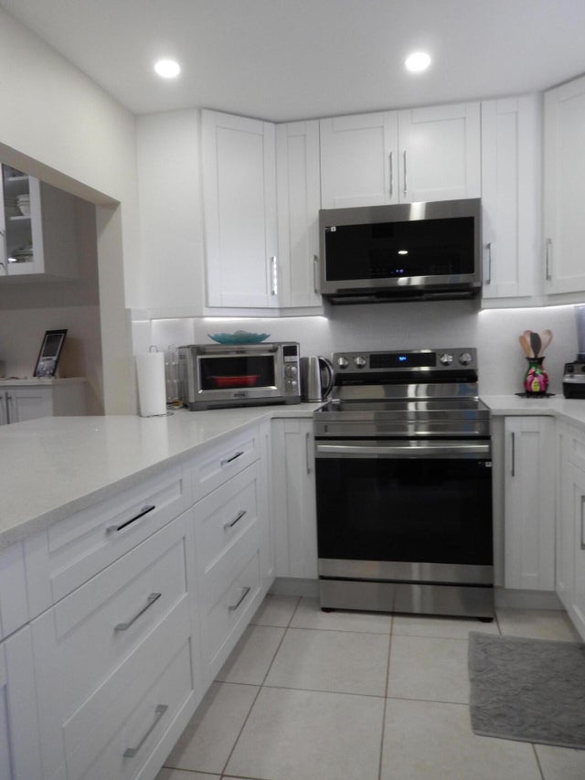 1 of 11 - 725 Lori Drive #306, Palm Springs, FL