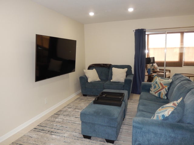 3 of 11 - 725 Lori Drive #306, Palm Springs, FL