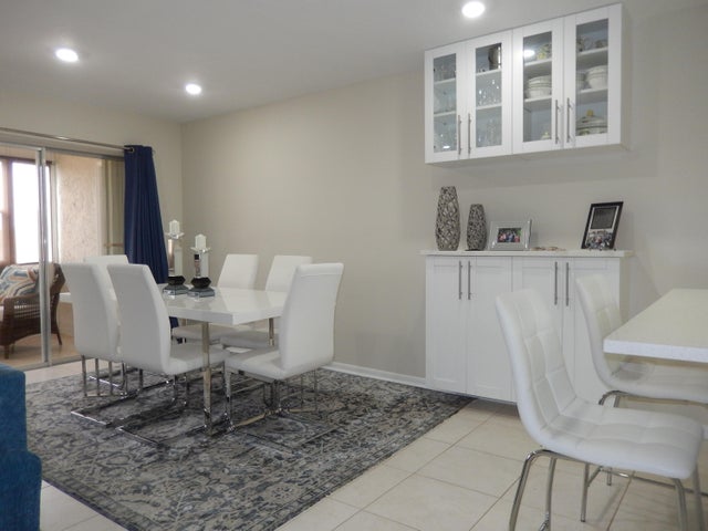 4 of 11 - 725 Lori Drive #306, Palm Springs, FL