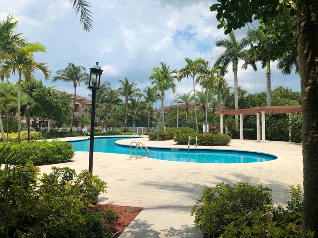 3 of 19 - 6450 Emerald Dunes Drive #301, West Palm Beach, FL