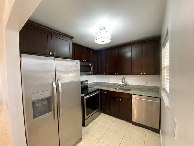 4 of 32 - 224 Chatham #k, West Palm Beach, FL