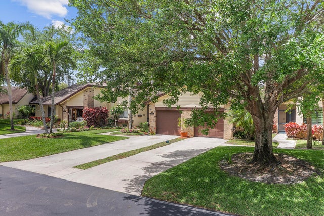 2 of 38 - 160 Ramblewood Circle, Royal Palm Beach, FL