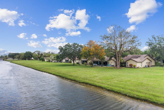 4 of 38 - 160 Ramblewood Circle, Royal Palm Beach, FL