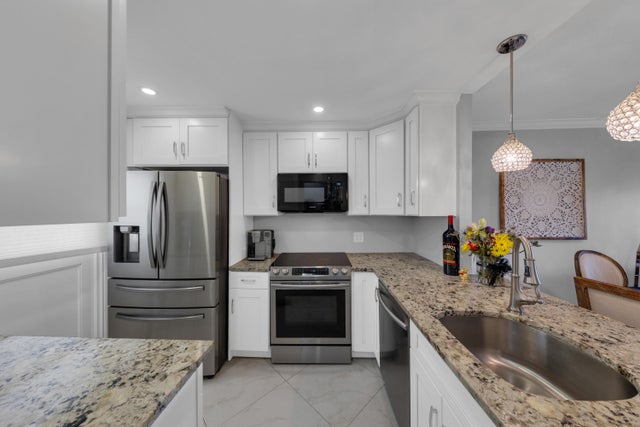 4 of 53 - 390 N Federal Highway #204, Deerfield Beach, FL