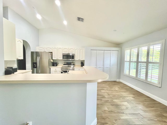 4 of 20 - 215 Monterey Way, Royal Palm Beach, FL
