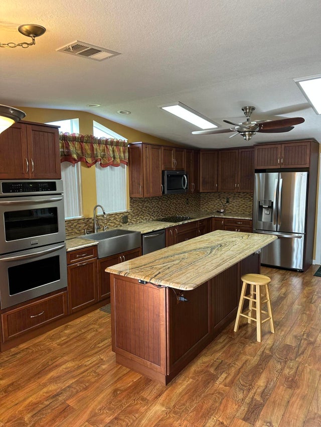 4 of 22 - 553 Tropical Isles Circle, Fort Pierce, FL