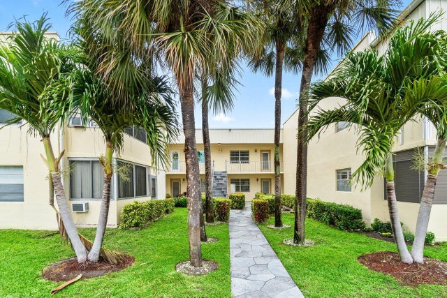 2 of 33 - 201 Normandy E, Delray Beach, FL