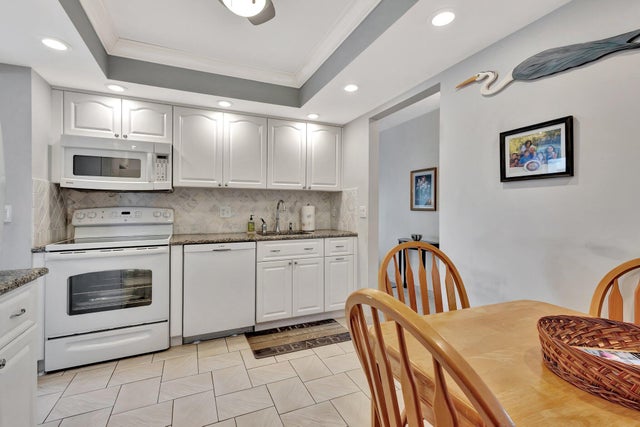 1 of 32 - 3186 Via Poinciana #409, Lake Worth, FL
