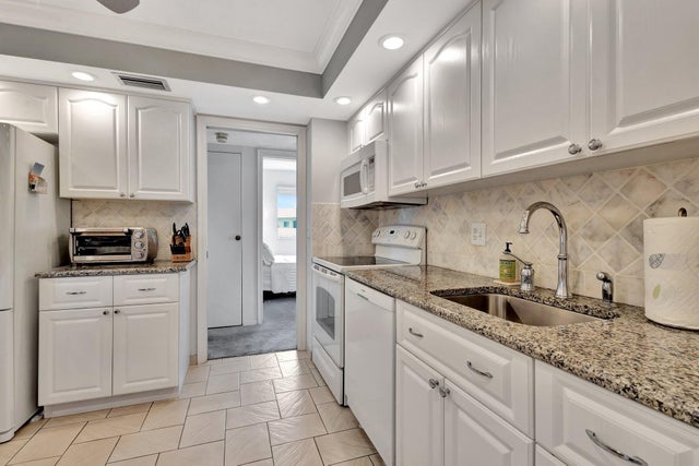 3 of 32 - 3186 Via Poinciana #409, Lake Worth, FL