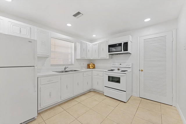 2 of 17 - 10821 N Military Trail #19, Palm Beach Gardens, FL