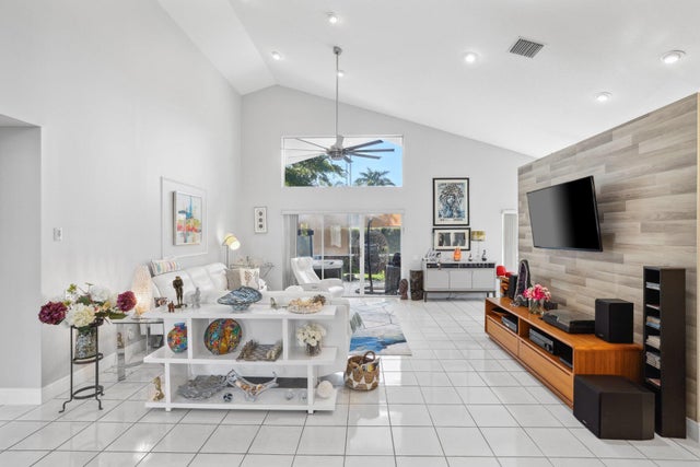2 of 35 - 6007 Golf Villas Dr, Boynton Beach, FL