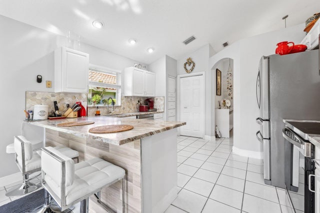 3 of 35 - 6007 Golf Villas Dr, Boynton Beach, FL