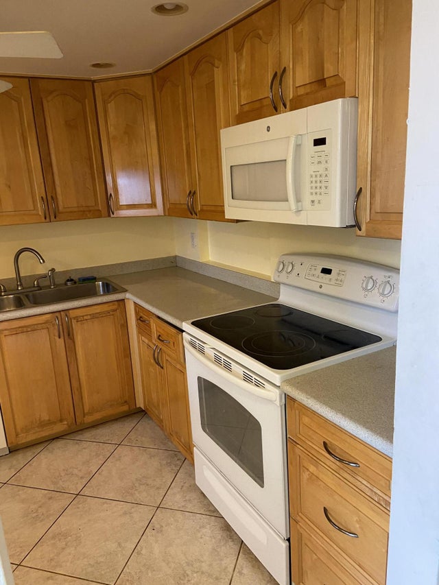 5 of 26 - 3090 Holiday Springs Boulevard #310, Margate, FL
