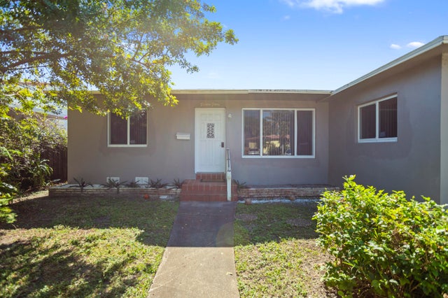 2 of 58 - 1640 Washinghton St, Hollywood, FL