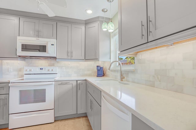 5 of 33 - 18081 Se Country Club Drive #2, Jupiter, FL