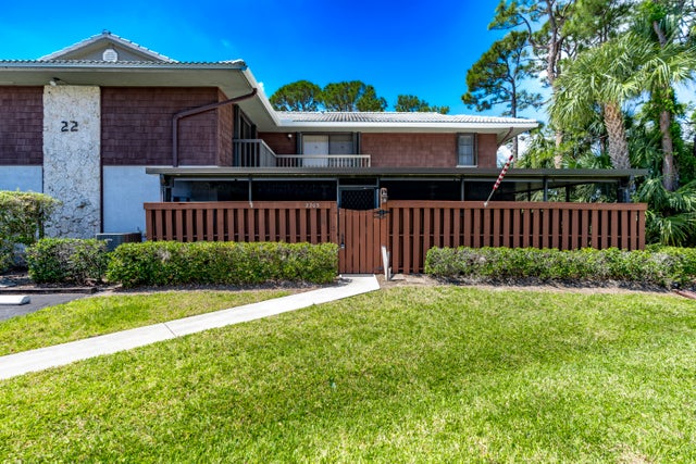 2203 Se Round Table Drive #c, Port Saint Lucie