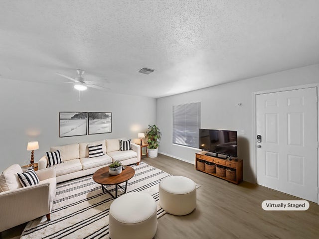 2 of 37 - 1541 Sw Curry Street, Port Saint Lucie, FL