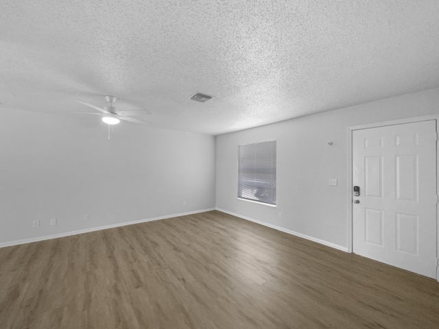 3 of 37 - 1541 Sw Curry Street, Port Saint Lucie, FL