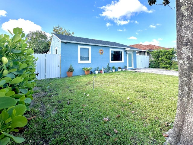 1 of 61 - 946 Mcintosh Street, West Palm Beach, FL