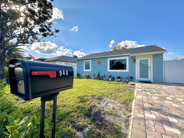 3 of 61 - 946 Mcintosh Street, West Palm Beach, FL