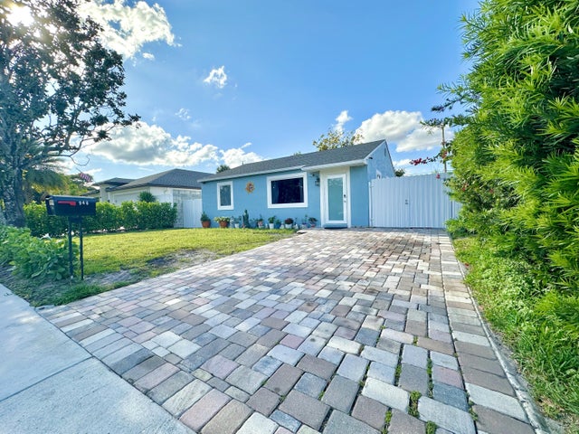 4 of 61 - 946 Mcintosh Street, West Palm Beach, FL