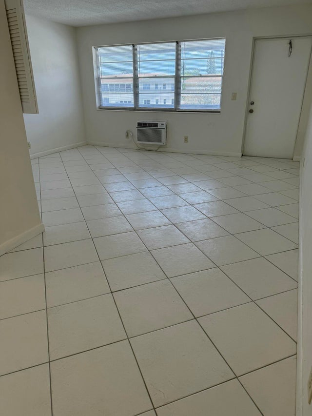 4 of 11 - 344 Northampton Q, West Palm Beach, FL