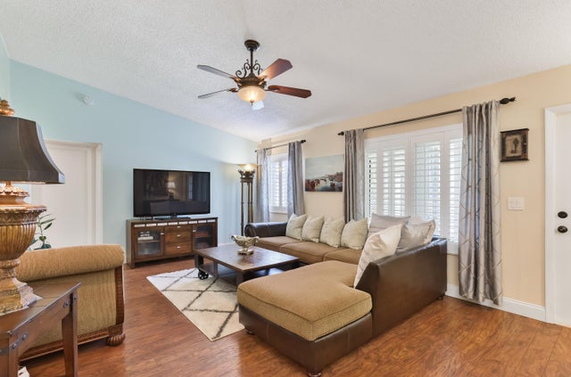1 of 27 - 4969 Sable Pine B2 Circle #b2, West Palm Beach, FL