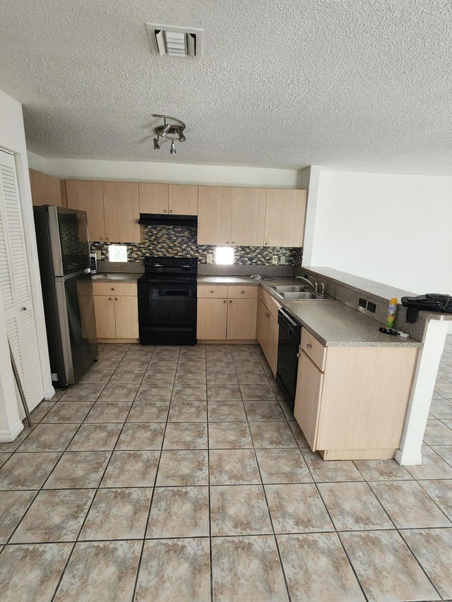 2 of 10 - 4172 Pine Hollow Circle, Greenacres, FL