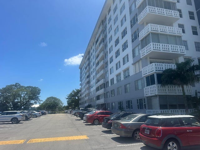 2 of 17 - 4350 Hillcrest Drive #318, Hollywood, FL