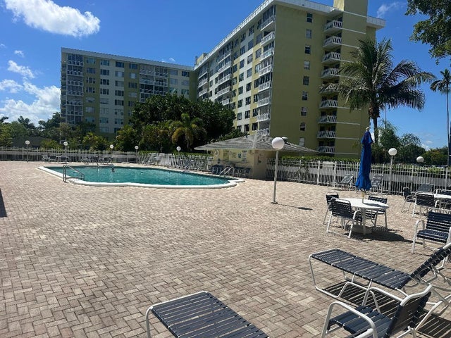 4 of 17 - 4350 Hillcrest Drive #318, Hollywood, FL