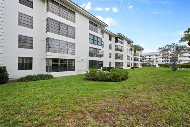 5 of 25 - 3526 Whitehall Drive #106, West Palm Beach, FL