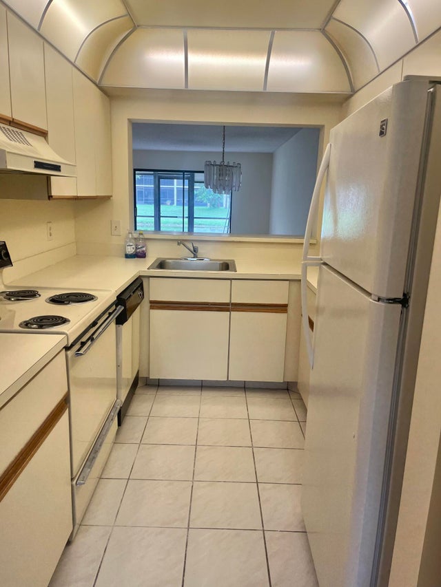 4 of 22 - 3529 Englewood Drive #313, Lake Worth, FL
