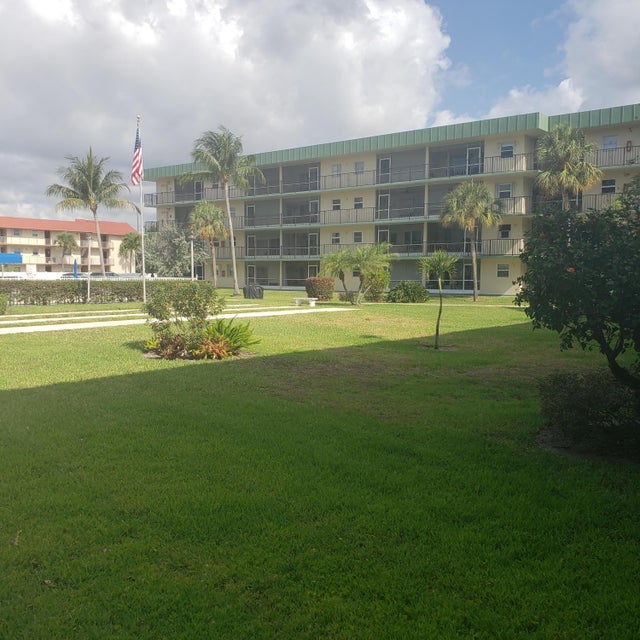 2 of 7 - 806 Se 7th Street #302, Deerfield Beach, FL