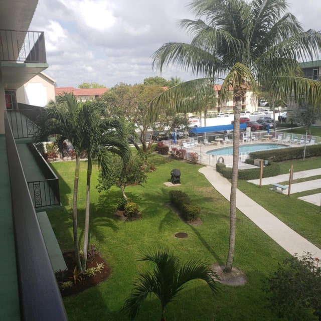 3 of 7 - 806 Se 7th Street #302, Deerfield Beach, FL