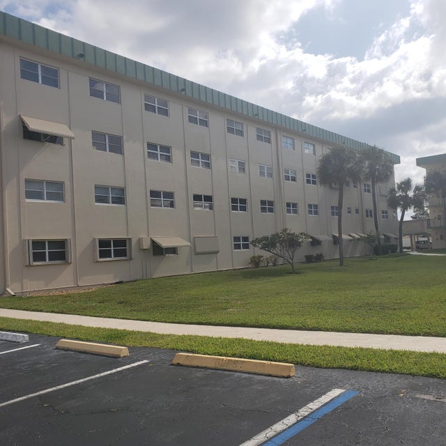 5 of 7 - 806 Se 7th Street #302, Deerfield Beach, FL