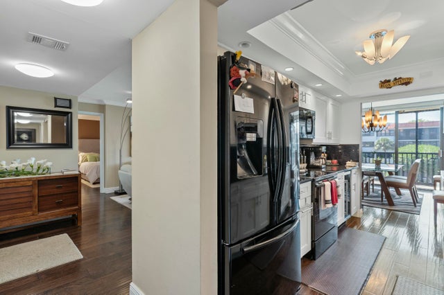 4 of 42 - 800 Jeffery St #303, Boca Raton, FL