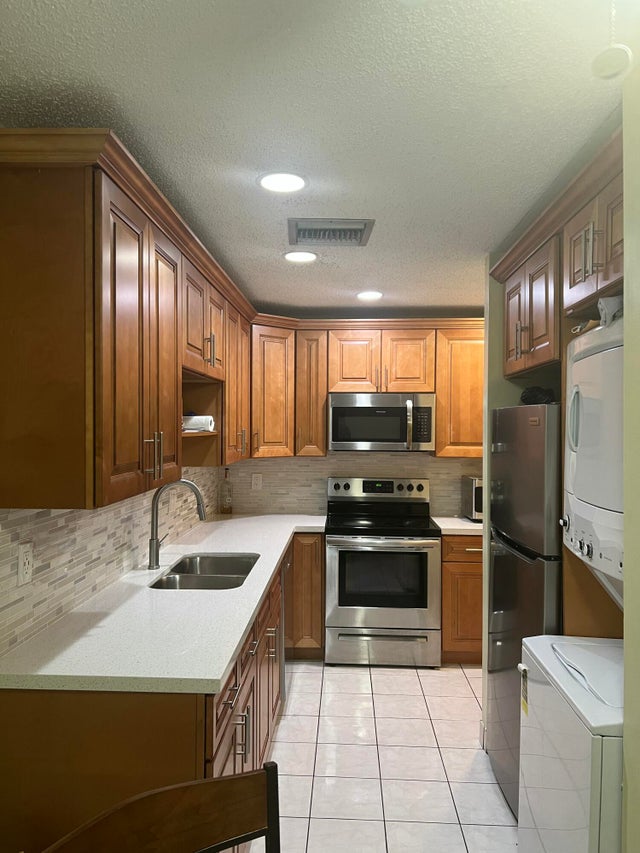 1 of 17 - 1835 Nw 18th Street #104, Delray Beach, FL