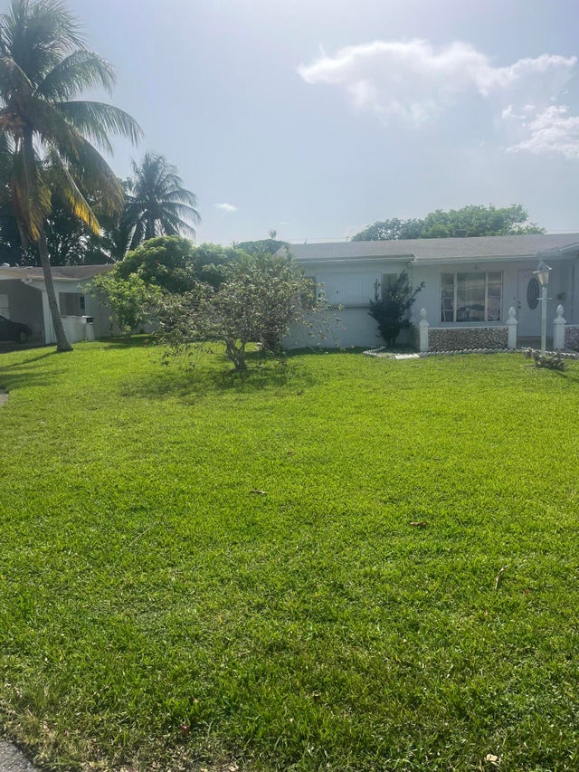 3 of 25 - 4221 Nw 51st Av, Lauderdale Lakes, FL