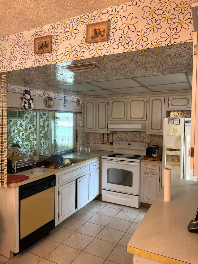 4 of 25 - 4221 Nw 51st Av, Lauderdale Lakes, FL