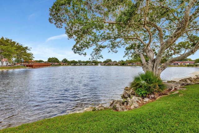 2 of 30 - 733 Nantucket Circle, Lake Worth, FL