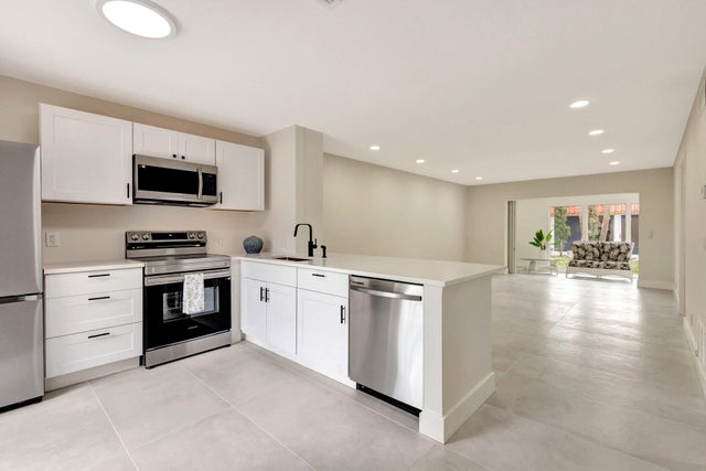 3 of 30 - 733 Nantucket Circle, Lake Worth, FL