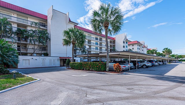 5 of 28 - 7020 Half Moon Circle #210, Hypoluxo, FL