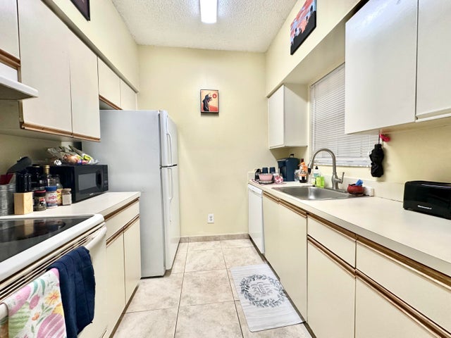 2 of 18 - 880 Cypress Park Wy #e, Deerfield Beach, FL