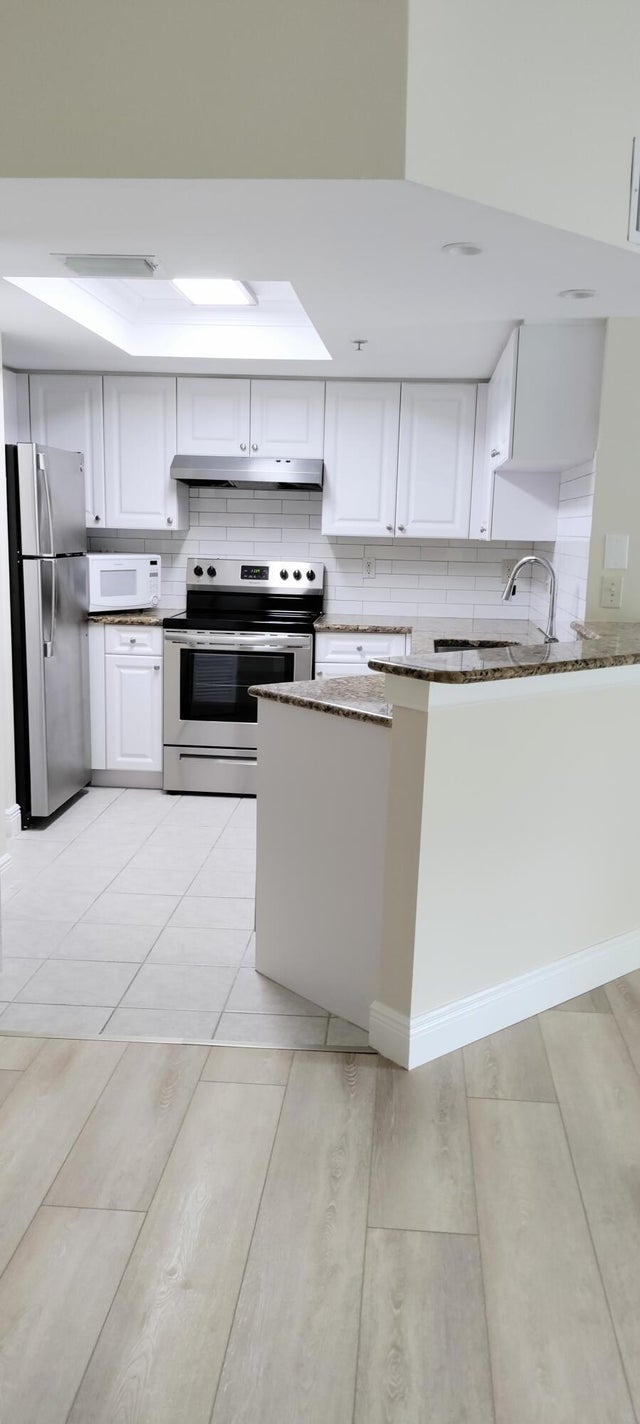 5 of 24 - 1000 Crestwood Ct S #1008, Royal Palm Beach, FL