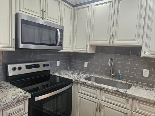 1 of 21 - 277 Markham M, Deerfield Beach, FL