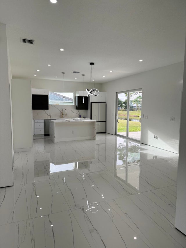 4 of 14 - 1822 Sw Monterry Lane, Port Saint Lucie, FL