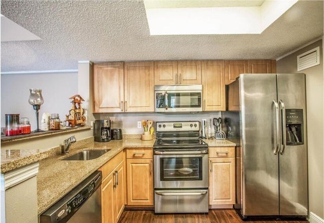 5 of 6 - 8935 Okeechobee Boulevard #204, West Palm Beach, FL