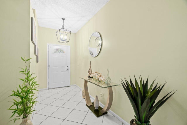5 of 22 - 1405 Fairway Circle, West Palm Beach, FL